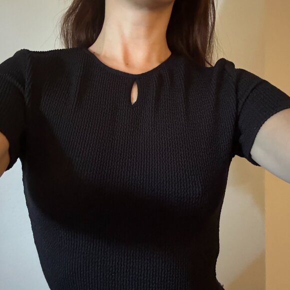 Zara Textured Weave Cropped Top With Keyhole - Picture 3 of 8